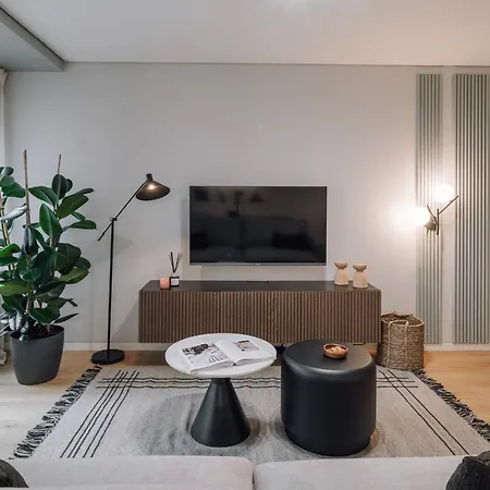 Aveiro - 3 Bedrooms And Terrace In Amoreiras Daire *